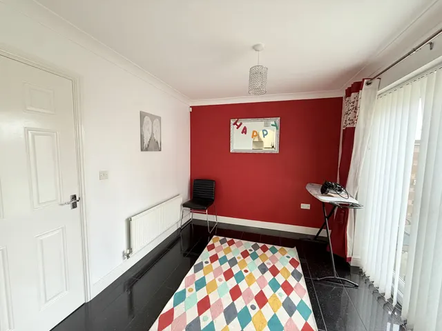 Photo 3 — Danvers Drive, NG19