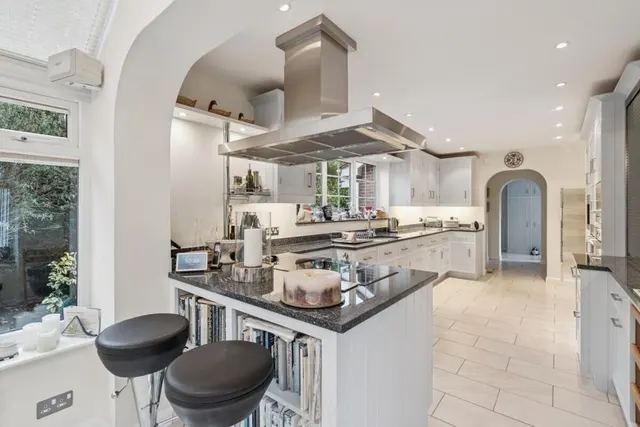 Manor Close, Penn, HP10, photo 2