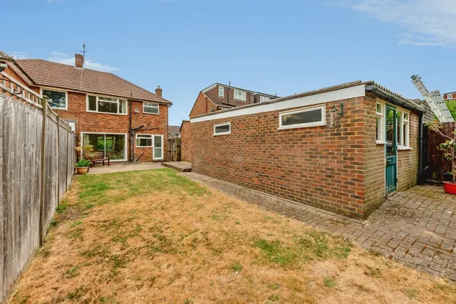 Brooklands Way, Redhill, photo 1