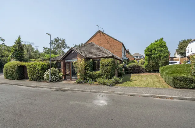 Johnsons Way, Greenhithe, DA9 — photo 1