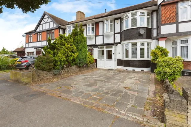 Fullwell Avenue, Ilford, IG6, photo 1