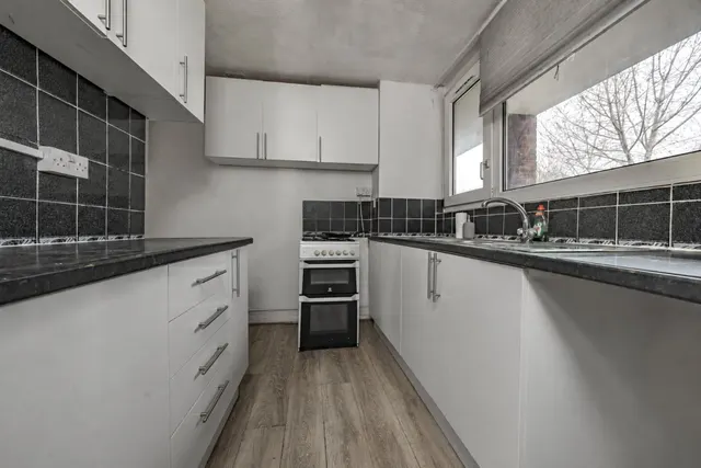 Shawford Court, Roehampton, photo 2