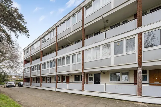 Shawford Court, Roehampton, photo 1