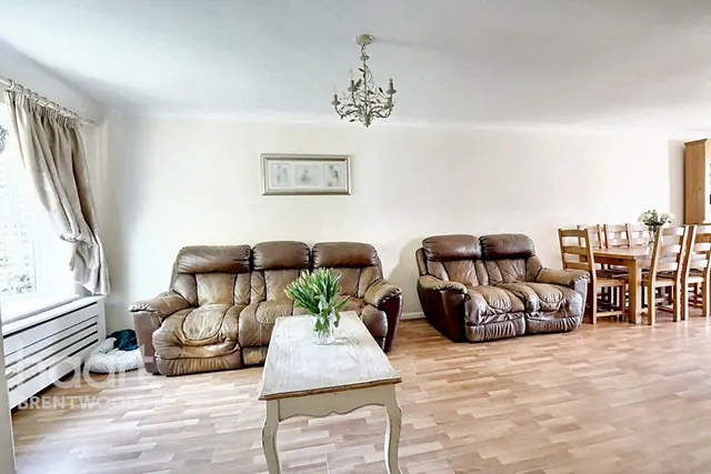 London Road, Brentwood, CM14, photo 2