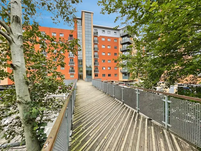 City Walk, Leeds, LS11, photo 3