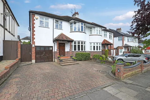 Worcester Crescent, Woodford Green, IG8, photo 1