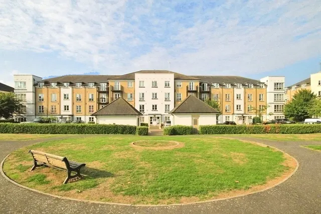 Tudor Way, Knaphill, GU21, photo 1