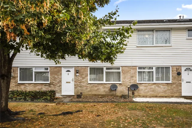 Highclere Court, Knaphill, GU21, photo 1