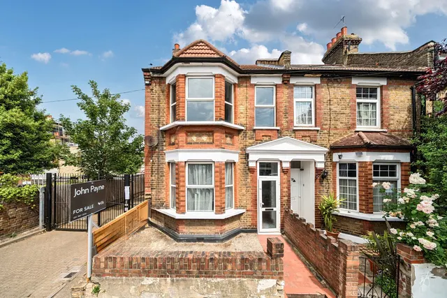 Ceres Road, SE18, photo 1