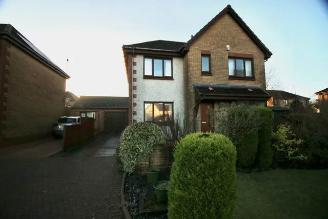 Photo 2 — Glen Clova Drive, Cumbernauld, G68 0DL
