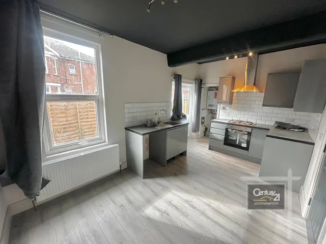 Newcombe Road, Southampton, SO15, photo 2
