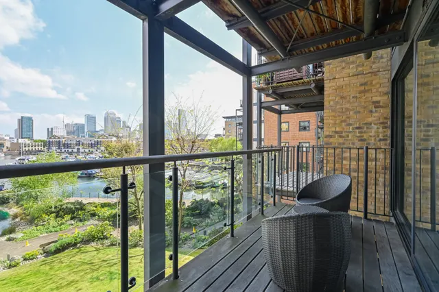 Photo 3 — 127 Berglen Court, 7 Branch Road, London