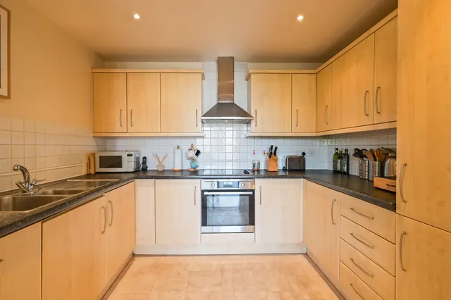 Photo 2 — 127 Berglen Court, 7 Branch Road, London