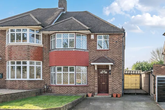 Cathcart Drive, BR6, photo 1
