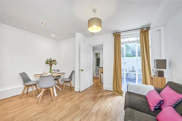 Photo 3 — Hannell Road, London, SW6