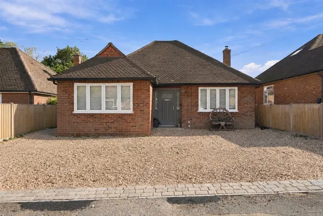 Katherine Close, Addlestone, KT15, photo 1