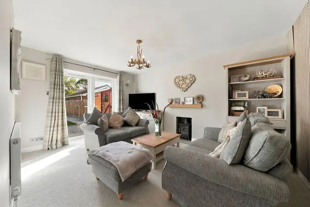 Katherine Close, Addlestone, KT15, photo 3