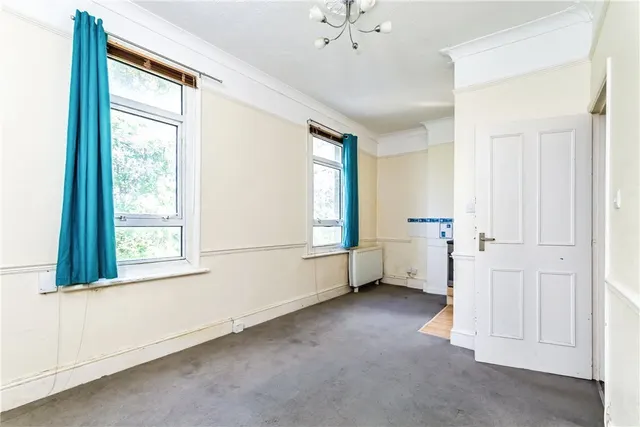 Photo 3 — Avondale Road, South Croydon, CR2