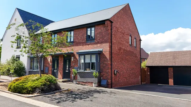Booth Crescent, Lawley, Telford TF3 5HX, photo 1