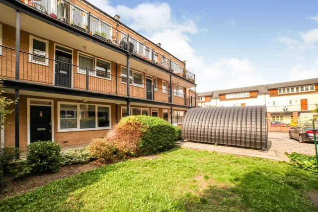 8 Dewey Lane, London, photo 1