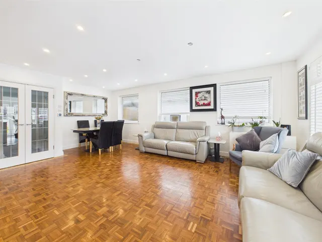 Photo 3 — Richmond Gardens, Harrow, HA3 6AN