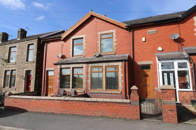 Holcombe Road, Greenmount, BL8, photo 1