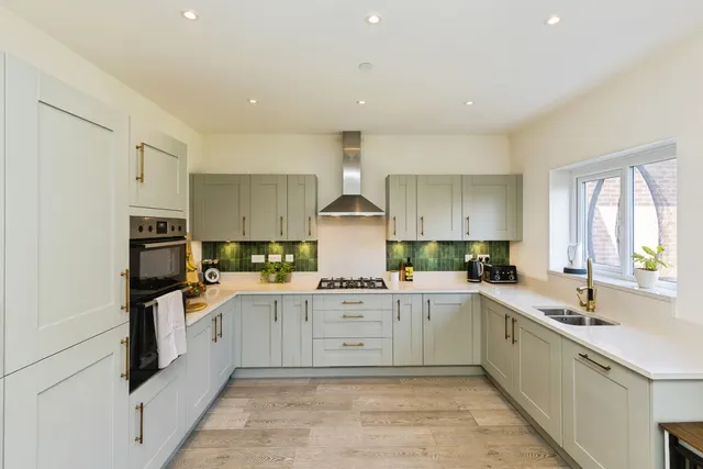 Carlton Meadows, Llay, LL12, photo 2
