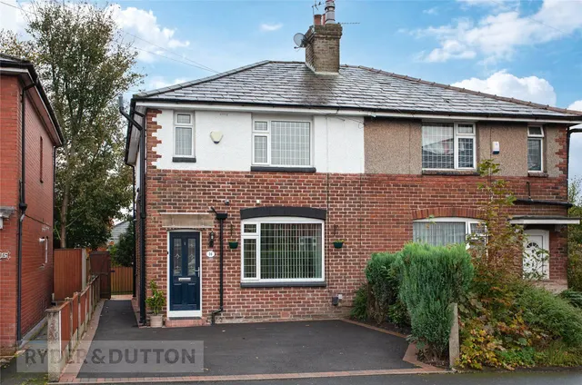 Maple Close, High Crompton, OL2, photo 1