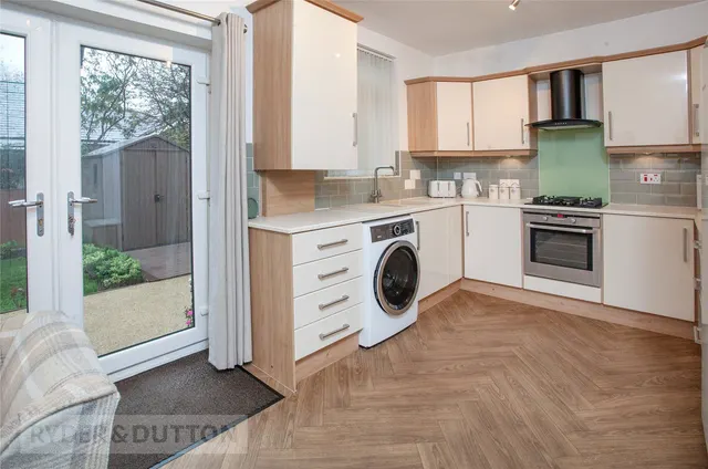 Maple Close, High Crompton, OL2, photo 3