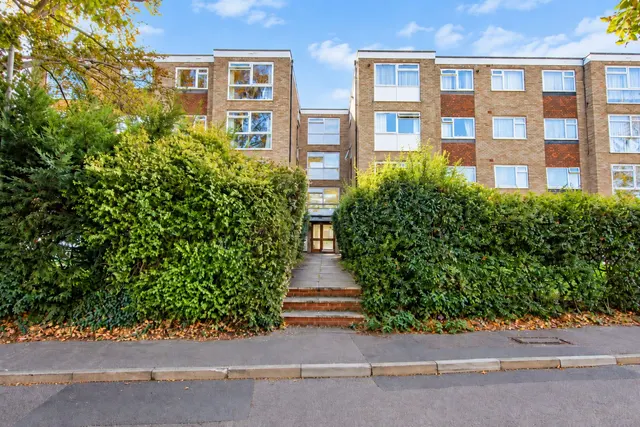 Harcourt Avenue, Wallington, photo 1