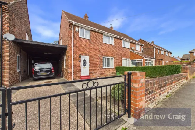 Lansbury Gardens, Wardley, NE10, photo 1