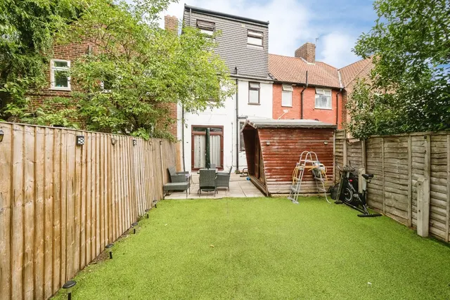 Wood Lane, Dagenham, RM8, photo 3