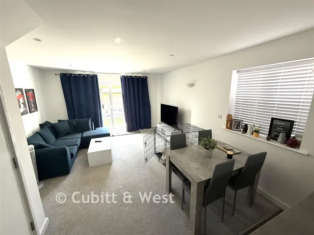 Bramble Drive, Paddock Wood, TN12, photo 2