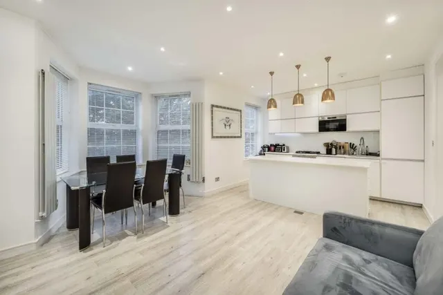 3 bedroom flat — Hendon Way, London, NW2