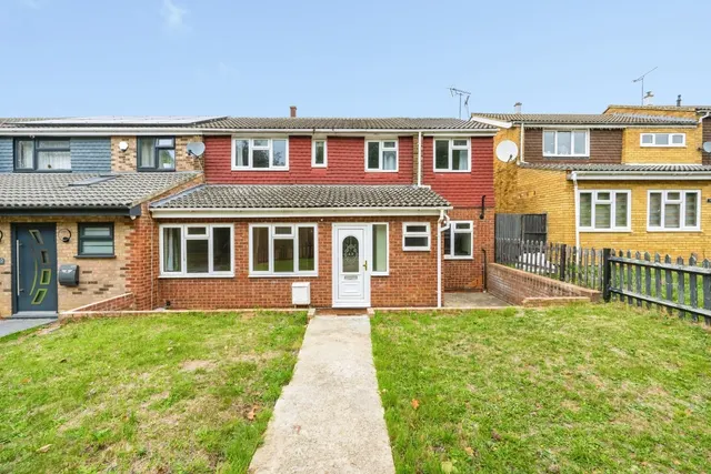 Julius Gardens, Luton, LU3, photo 1
