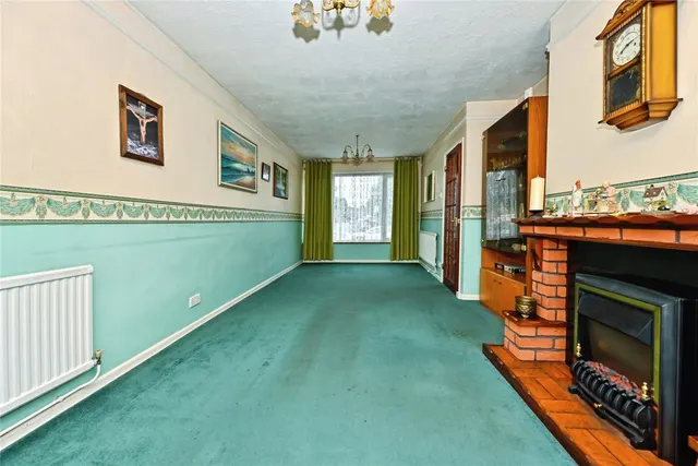 Photo 3 — Leagrave High Street, Luton, Bedfordshire, LU4