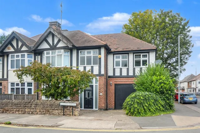 5 bedroom house, Queens Drive, Beeston, NG9