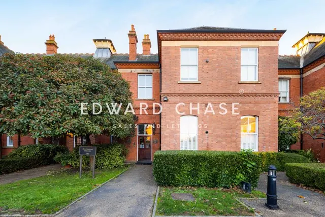 Hampstead Avenue, Repton Park, IG8, photo 1