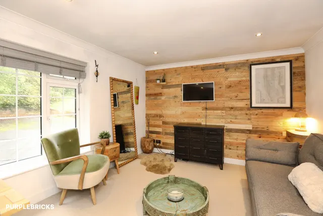 Alders View Drive, East Grinstead, RH19, photo 1