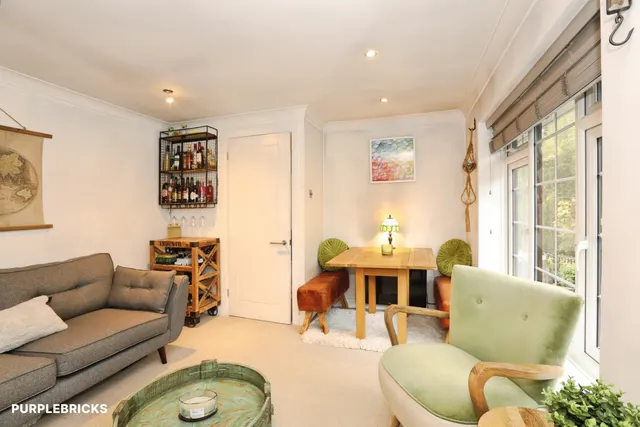 Alders View Drive, East Grinstead, RH19, photo 2