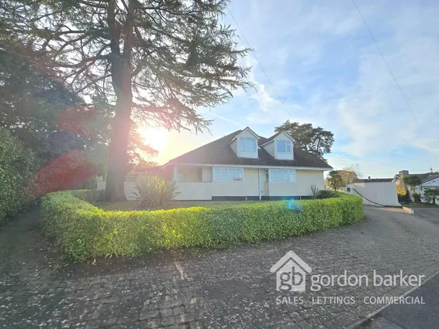Photo 3 — Woodside Close, Ferndown, BH22 9LG
