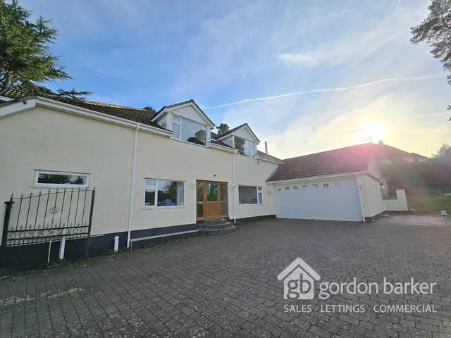 Woodside Close, Ferndown, BH22 9LG, photo 1