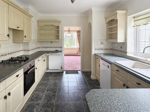 Ruston Park, Rustington, photo 3