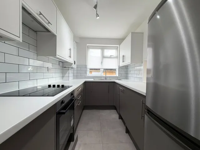 Savona Court, The Downs, photo 3