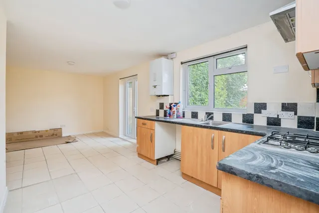 Bell Crescent, Waterlooville, PO7, photo 1