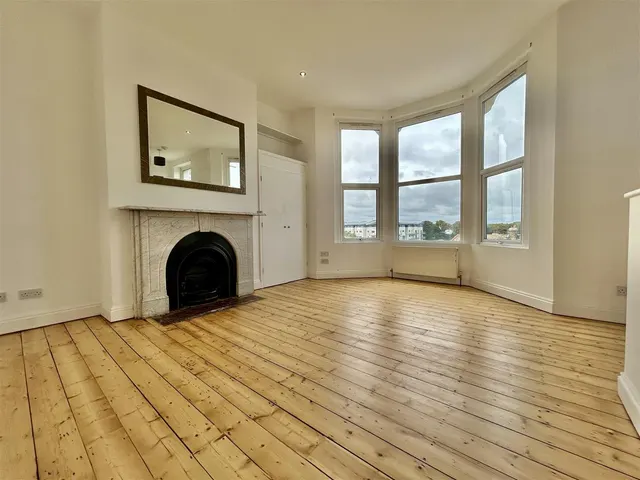 Photo 3 — Grosvenor Place, Margate, Kent CT9 1UY