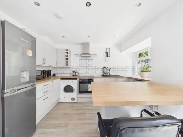 Featherston Drive, Burbage, LE10, photo 2