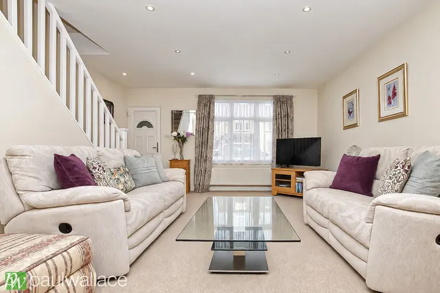 River Avenue, Hoddesdon, EN11, photo 2