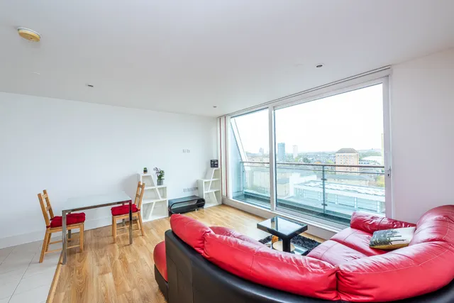 Flat 170, 3 Cornell Square, London, photo 1