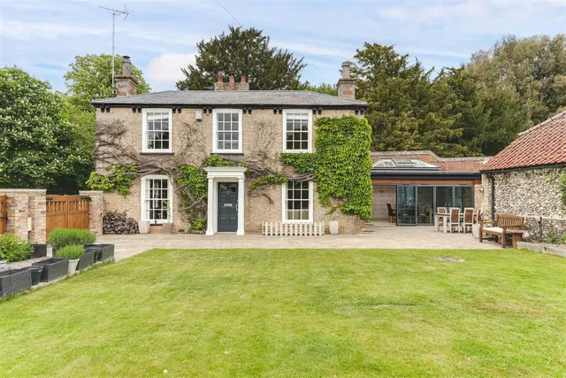 Cotton End Road, Exning, CB8, photo 1